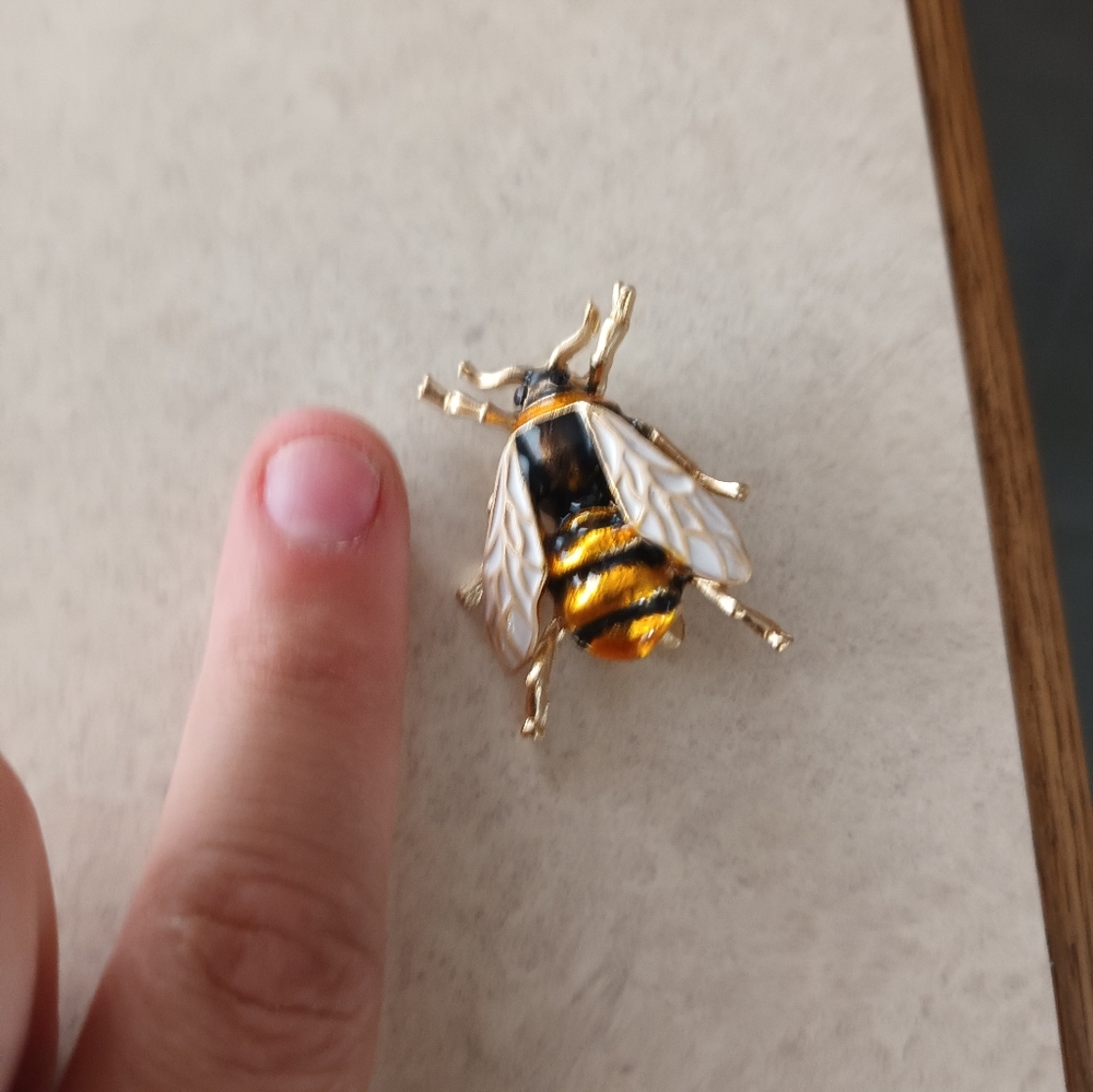 Gold and Black Bee Brooch - Picture 3 of 3